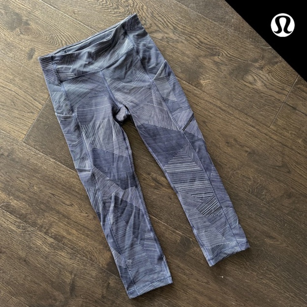 Lululemon 3/4 Leggings - size 4